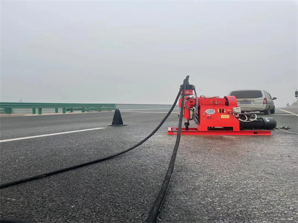 海勃湾马路路基路面开裂下沉注浆加固灌浆